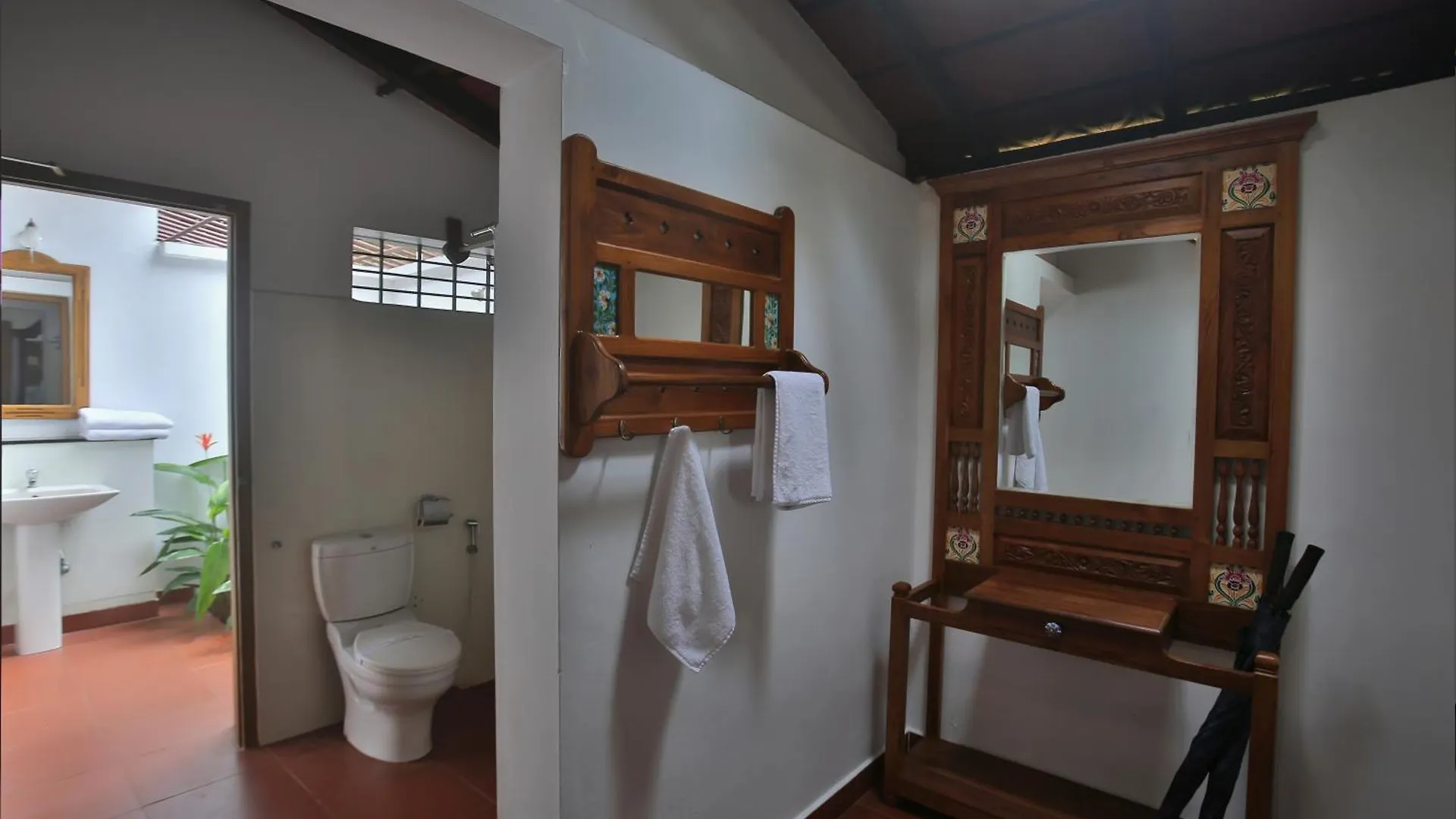 Palmgrove Lake Resort Alappuzha India