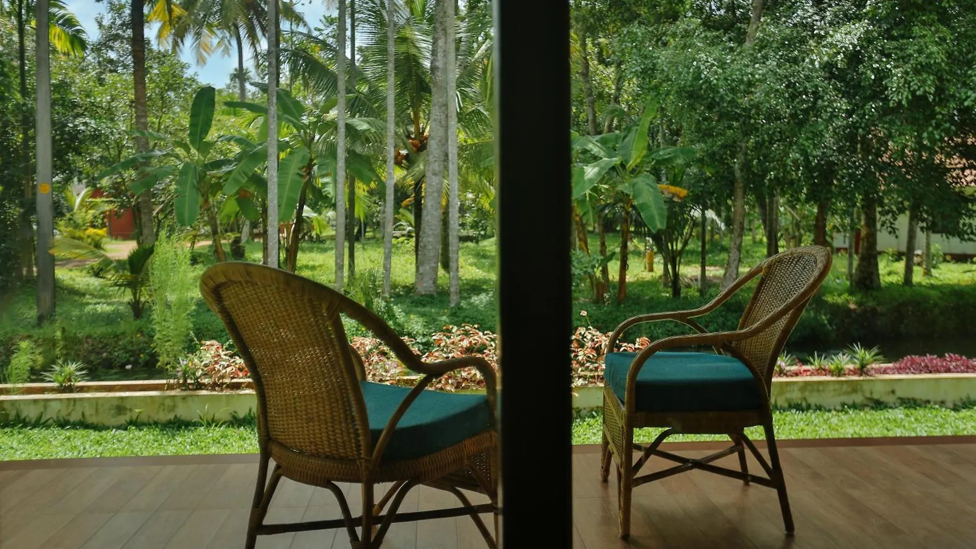 Palmgrove Lake Resort Alappuzha