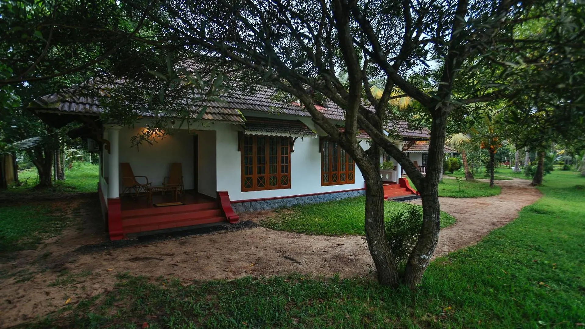 Palmgrove Lake Resort Alappuzha 4*,