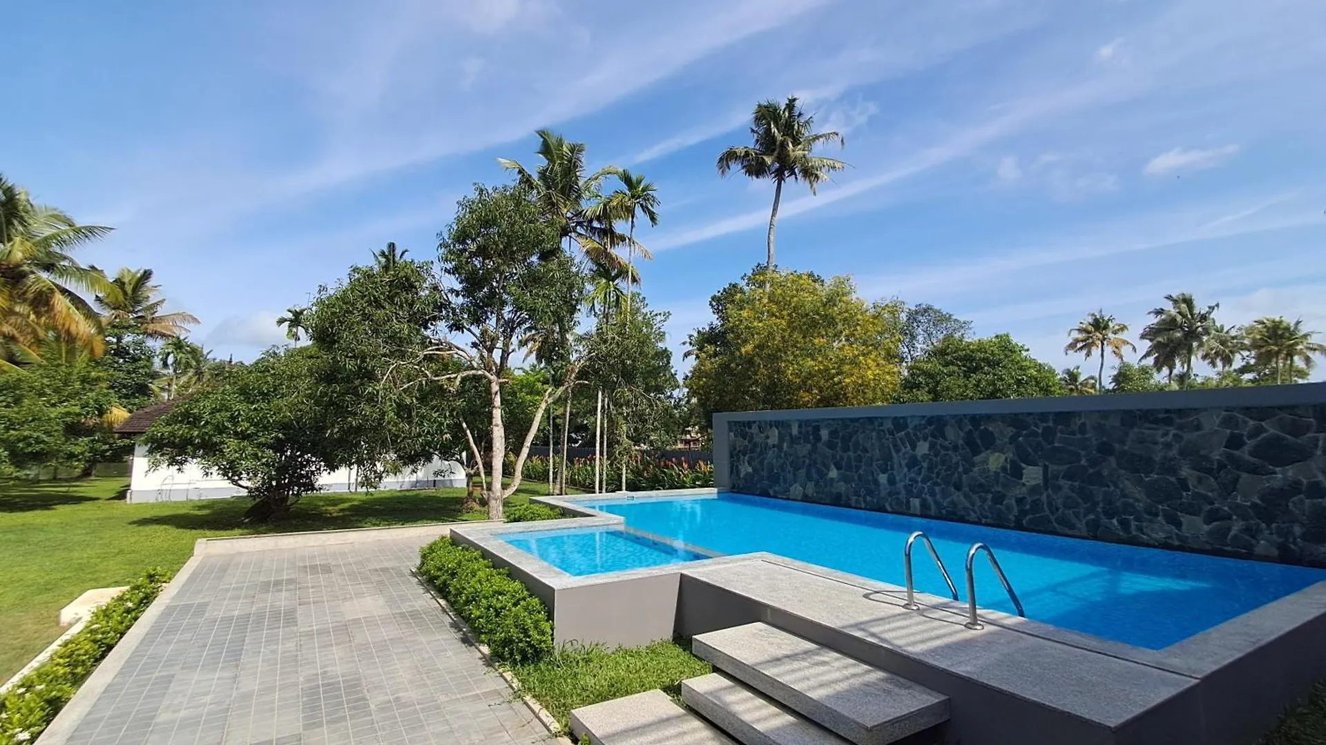 Palmgrove Lake Resort Alappuzha India