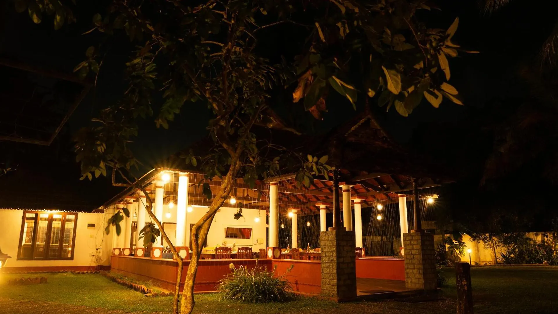 Palmgrove Lake Resort Alappuzha