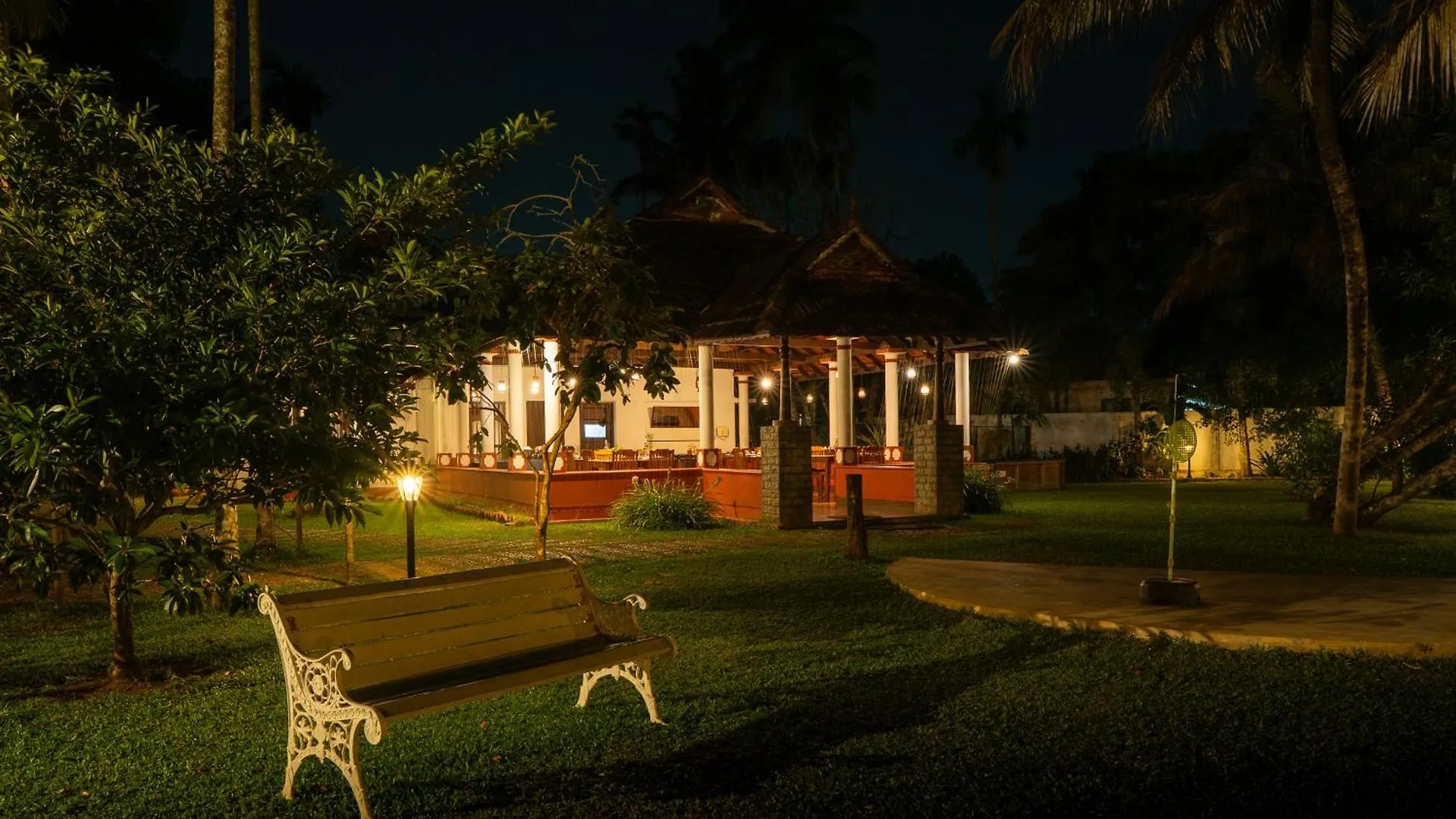 Palmgrove Lake Resort Alappuzha