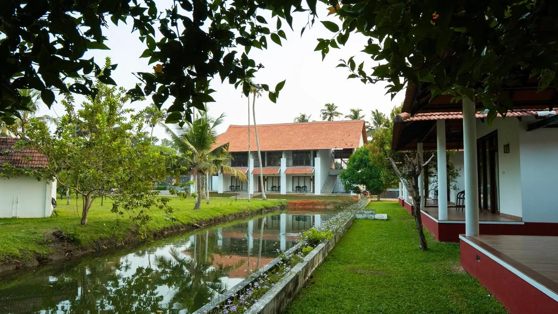 Palmgrove Lake Resort Alappuzha
