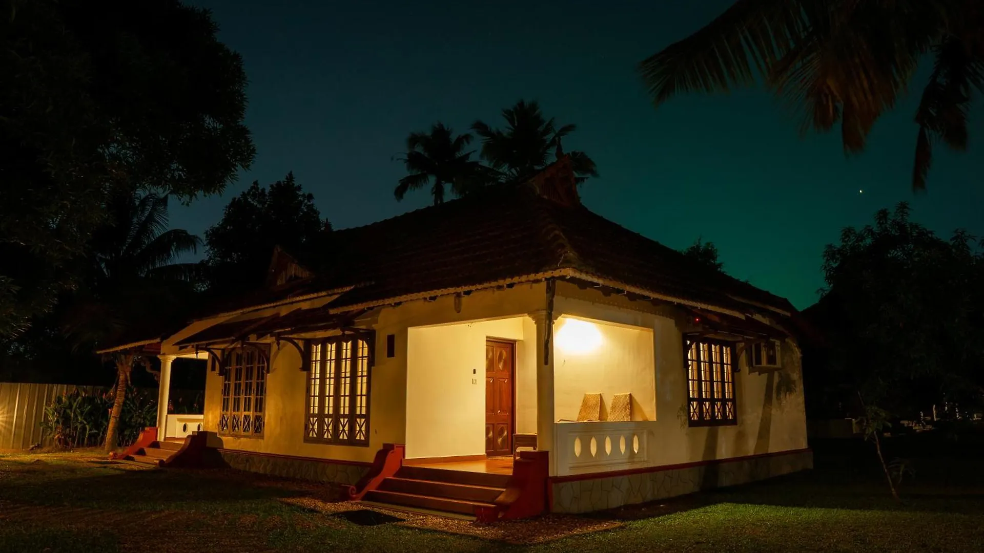 Palmgrove Lake Resort Alappuzha