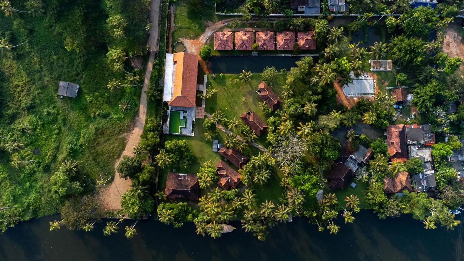 Palmgrove Lake Resort Alappuzha