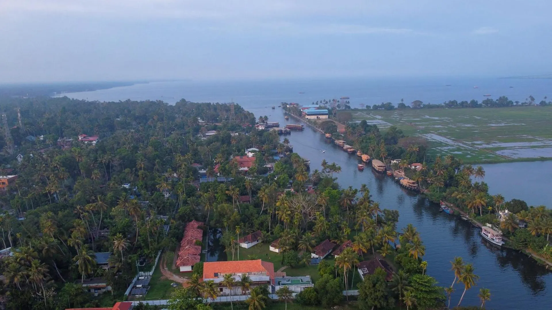 Palmgrove Lake Resort Alappuzha