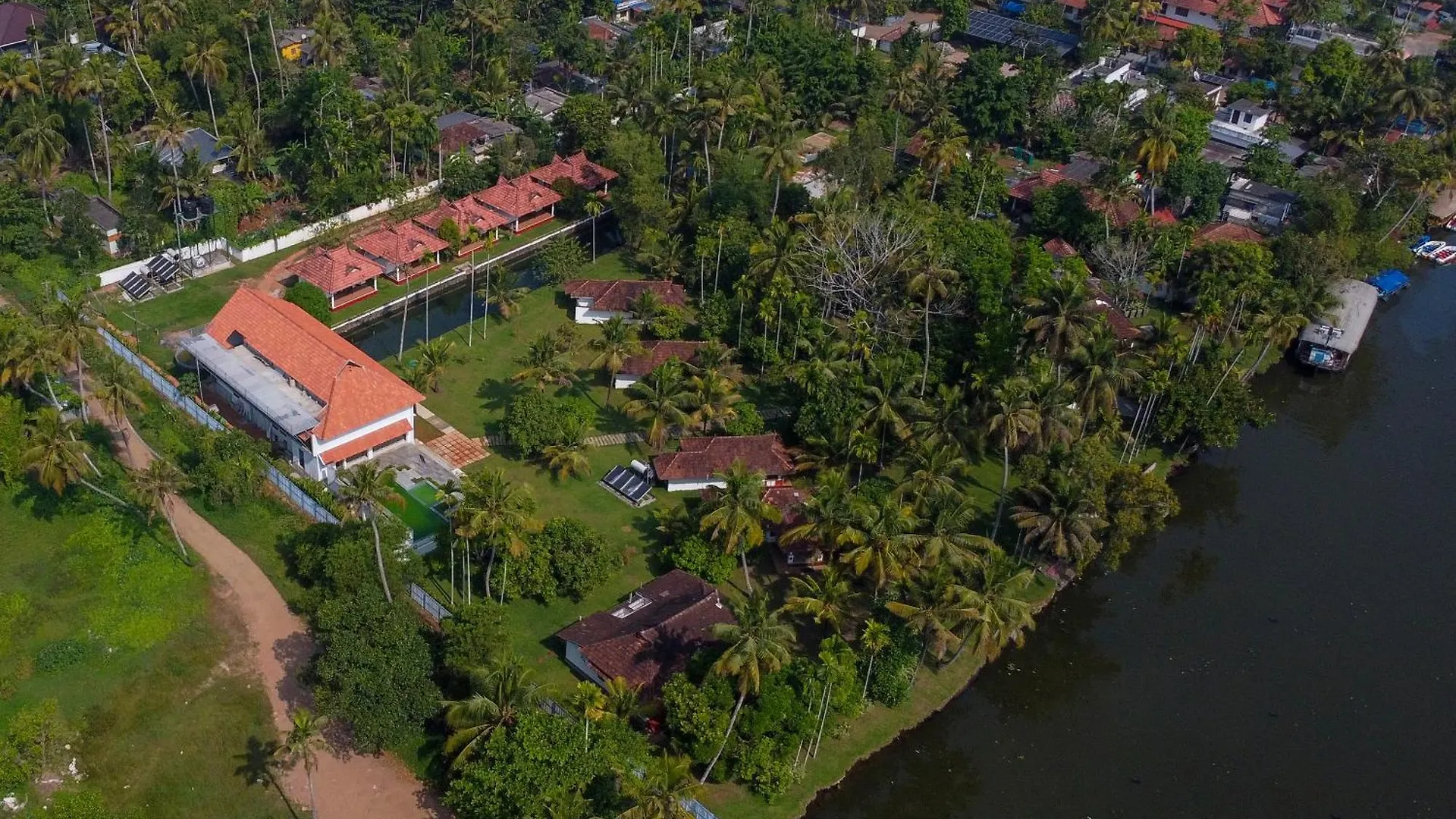 Palmgrove Lake Resort Alappuzha
