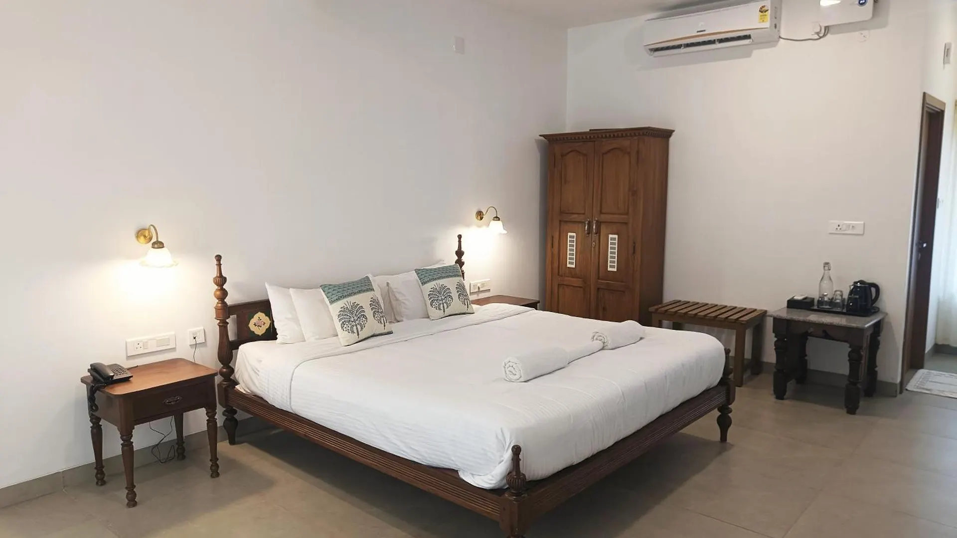 Palmgrove Lake Resort Alappuzha India